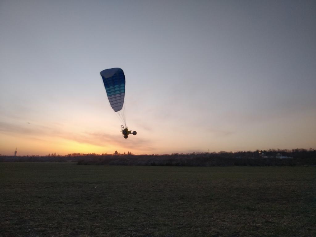 Paraglide in Flight